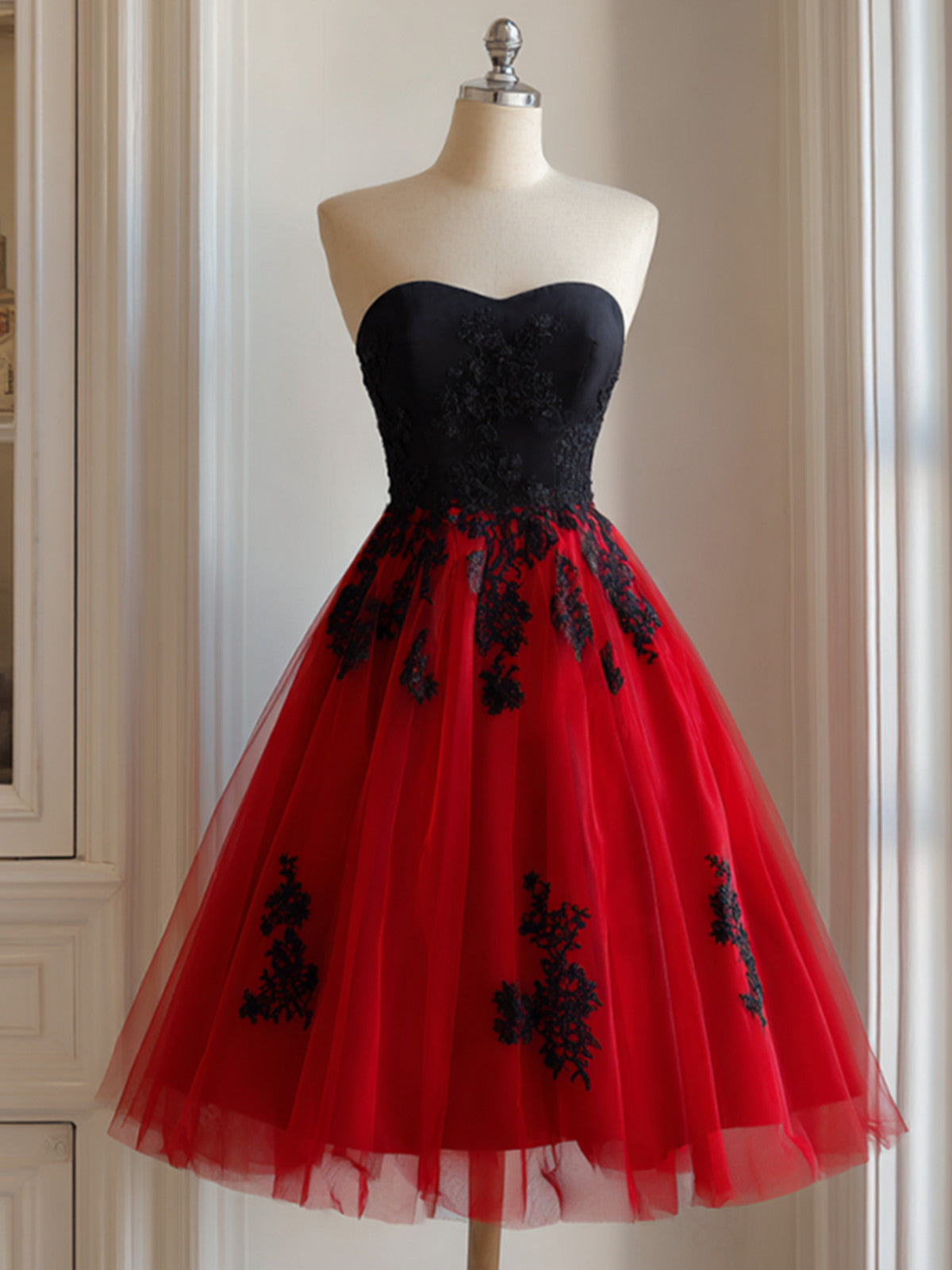 A-line Black and Red Sweetheart Party Dress, Short Tulle with Lace Homecoming Dress